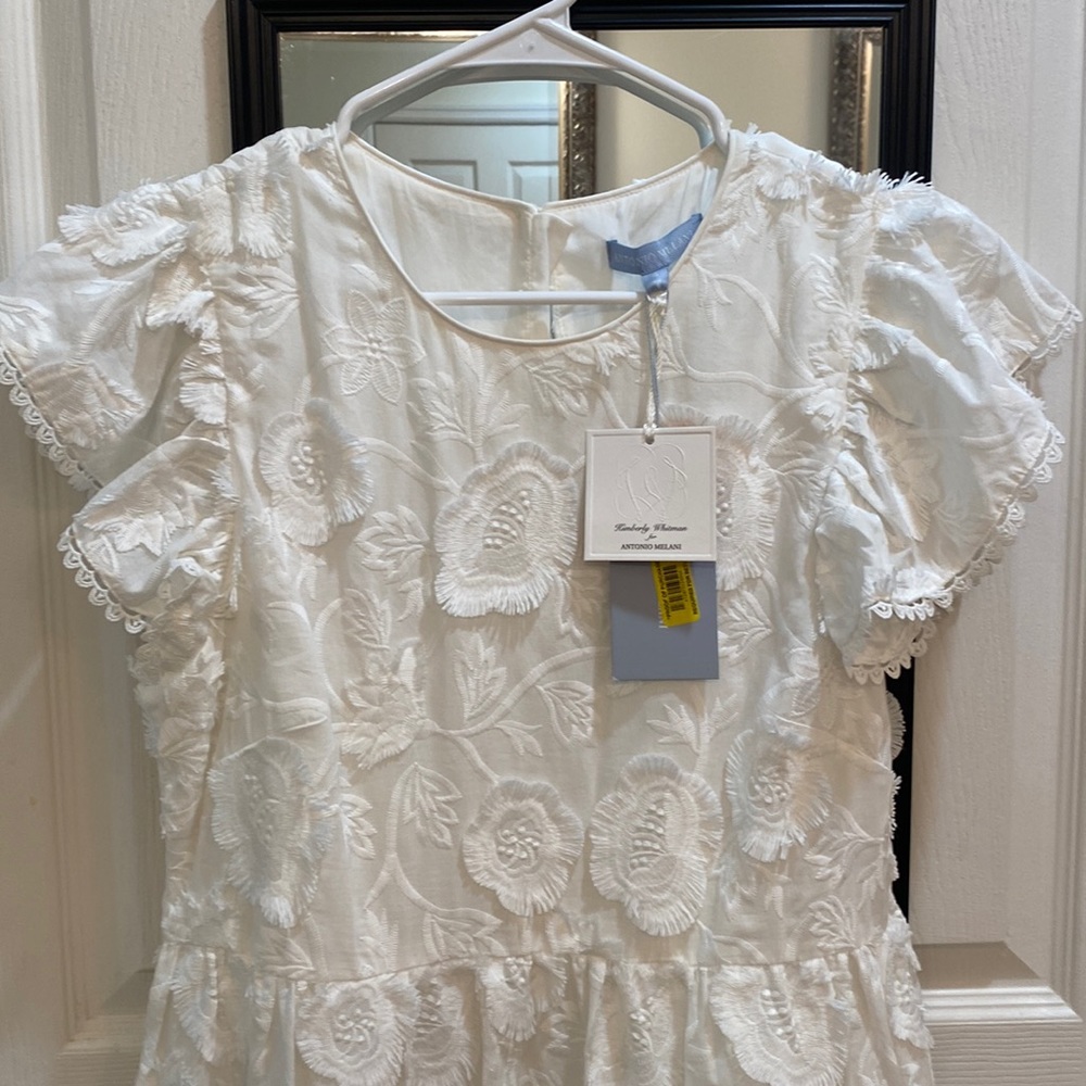 Beautiful Antonio Melani NWT Size 6 white floral appliqué dress. Orig. price$169